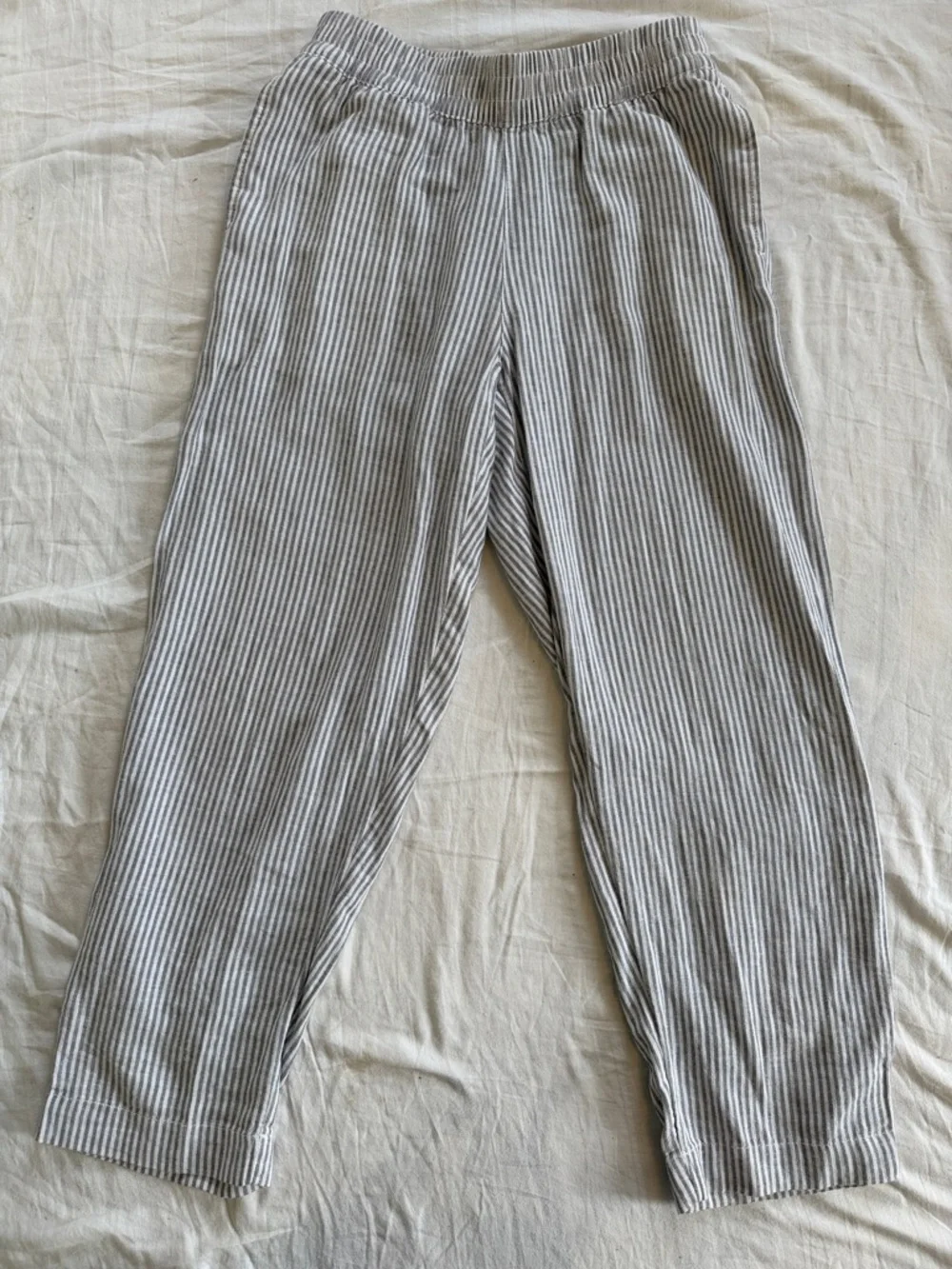 Old Navy High-Waisted Linen-Blend Straight Ankle Pants - Light Gray Stripe - Picture 5 of 5